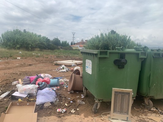 Los vecinos de la partida la Plana Entrilles del Grau denuncian su desamparo ante la falta de servicios