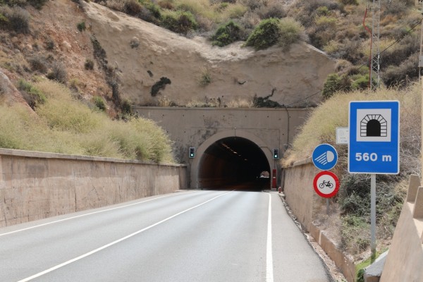 Cortada la carretera de Cartagena a Escombreras dos semanas para arreglar las mallas anticaídas del túnel