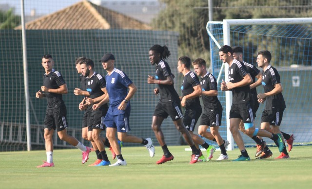 Bodiger y Gastón Silva por Antonio Luna y el portero del filial Sergio Díaz en la convocatoria del Efesé