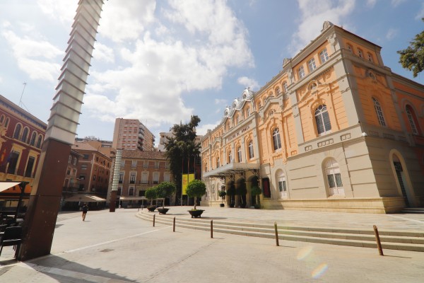 Murcia cierra y se vacía en el agosto de la esperanza hacia la normalidad 