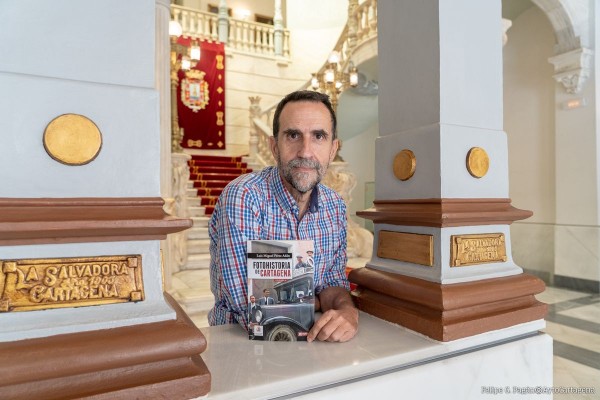 De cuando el hijo de Mussolini bombardeó Cartagena y otras historias: Pérez Adán publica 'Fotohistoria IV'
