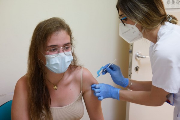 Castellón inicia la vacunación masiva de los jóvenes de 20 a 29 años