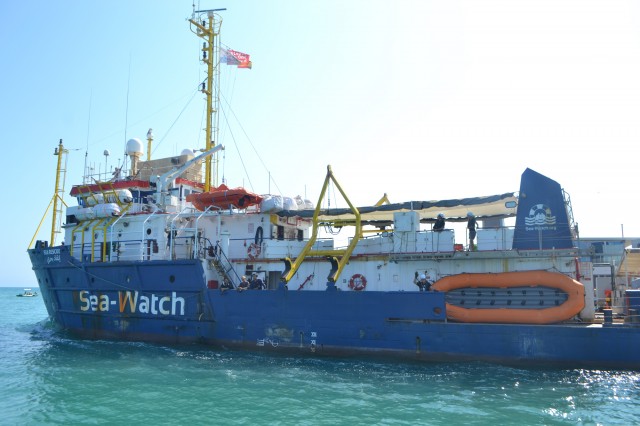 El Sea-Watch 3 vuelve al rescate de refugiados en el Mediterráneo tras zarpar del puerto de Burriana 