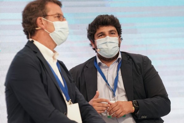 Miras respalda a Feijóo y presume en Galicia de cómo su Gobierno salvó la moción de censura