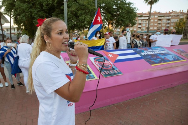 La comunidad cubana de Murcia se echa a la calle para clamar por la liberación de su pueblo con el apoyo de PP, Vox y Cs