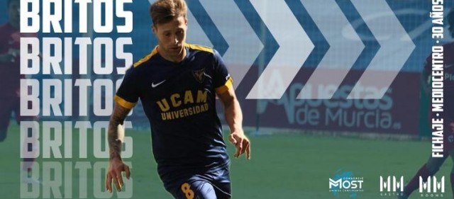 El Mar Menor ficha al medio uruguayo Britos y al delantero Titi y renueva al defensa Javi Alonso