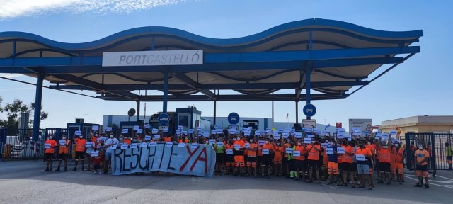 La estiba para en los puertos para pedir celeridad en el rescate del compañero desaparecido en Castelló