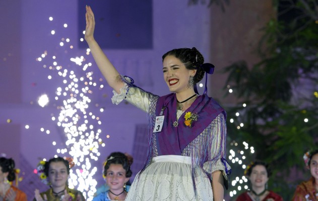 María Teresa Irles, de la peña huertana Palmera-Melón, se corona como Reina de la Huerta 2021
