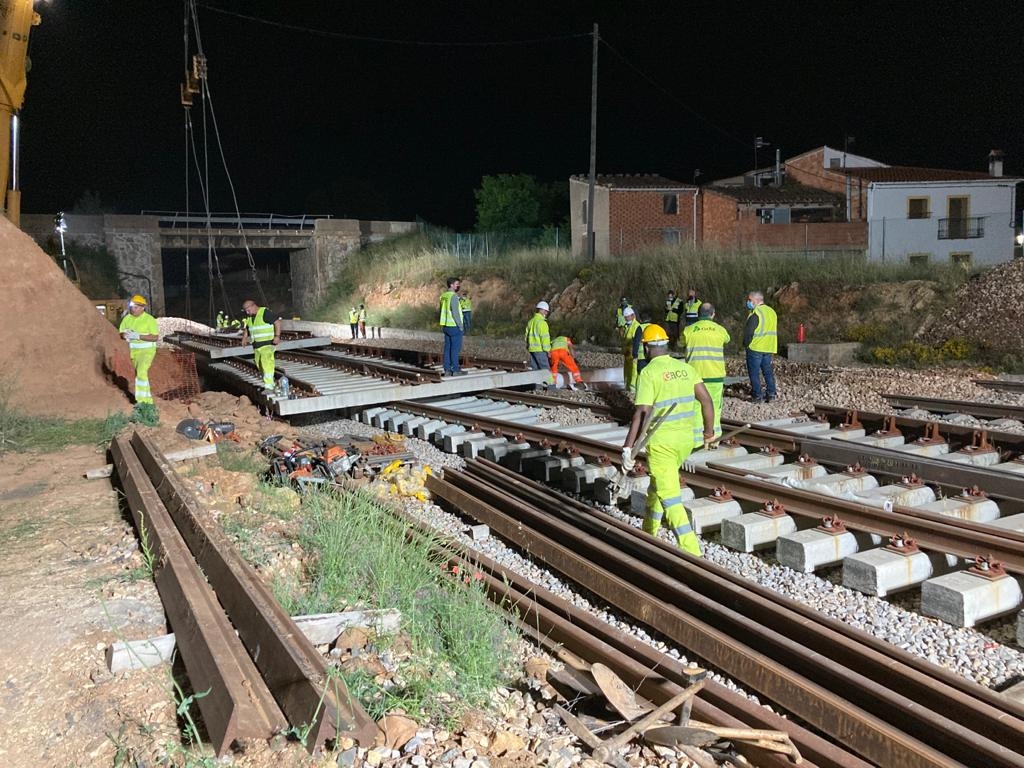 Adif espera tener este año apartaderos de 750 metros de Sagunt a Zaragoza tras renovar la vía