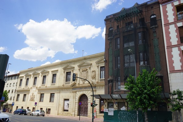 Fiebre por el patrimonio de lujo en Murcia: La Bola de Oro y la Casa de los Jarrones ponen el cartel de vendido