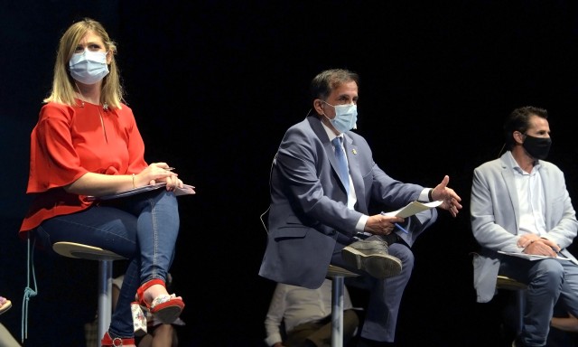 ‘Murcia se escribe con M de Mayores’: los centros sociales se reúnen en el Romea