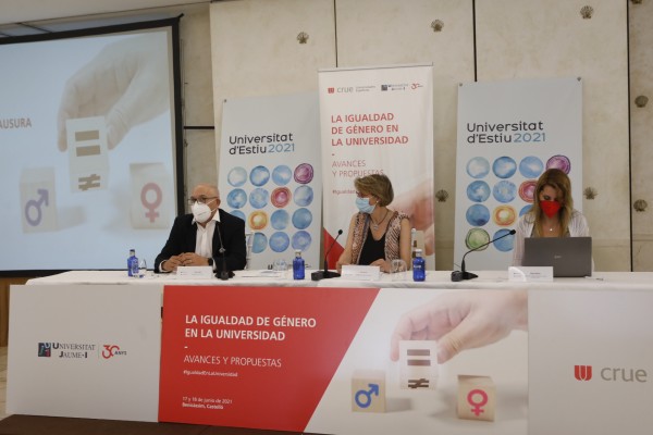 Eva Alcón apela a la responsabilidad de las universidades en la lucha por la igualdad de género