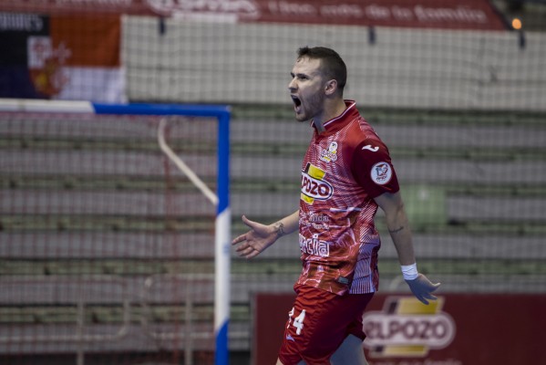 Paradysnki, Espindola y Salas no siguen en ElPozo Murcia