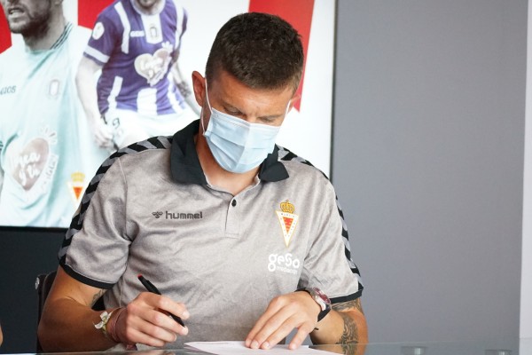 El veterano delantero Andrés Carrasco, primer jugador que ficha el Real Murcia 2021/2022