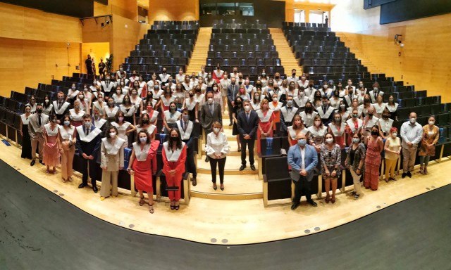 La UJI celebra la graduación de 94 estudiantes de Enfermería y 77 de Medicina