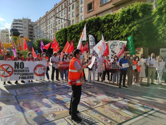 Los sanitarios se manifiestan en Castelló contra la centralización del Cicu en València