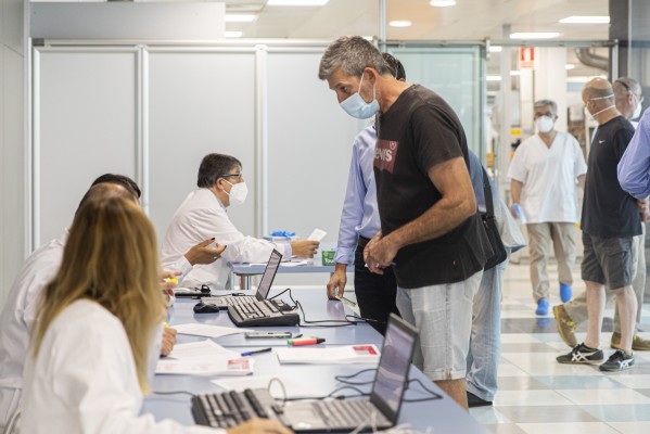 El grupo Altadia comienza la vacunación de 1.250 empleados en sus instalaciones de Esmalglass