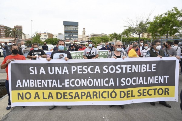 El sector pesquero se concentra en Castelló en contra de la nueva normativa de la Unión Europea