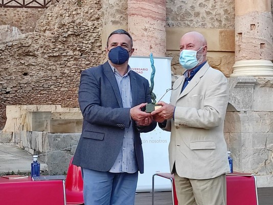 La Universidad Popular celebra por partida doble los dos últimos premios de poesía Antonio Oliver