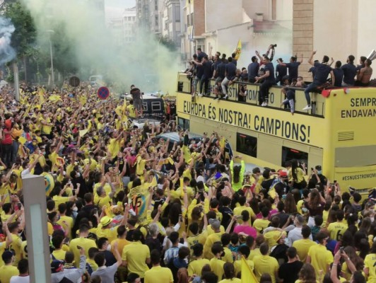 Vila-real se echa a la calle para celebrar el título que la sitúa como grande de Europa