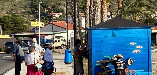 Un 'baño' de arte urbano en playas de Cartagena