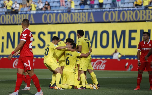El Villarreal premia a su afición con un póker de goles ante el Sevilla