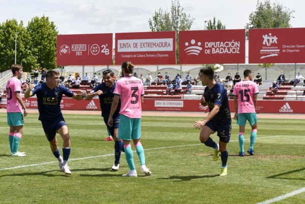 El UCAM CF está a un triunfo de LaLiga SmartBank tras superar al Barça B por penaltis (2-2)