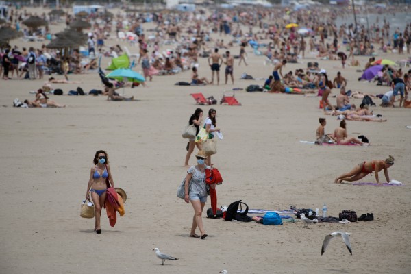 Conductores y bañistas protagonizan el primer fin de semana sin alarma
