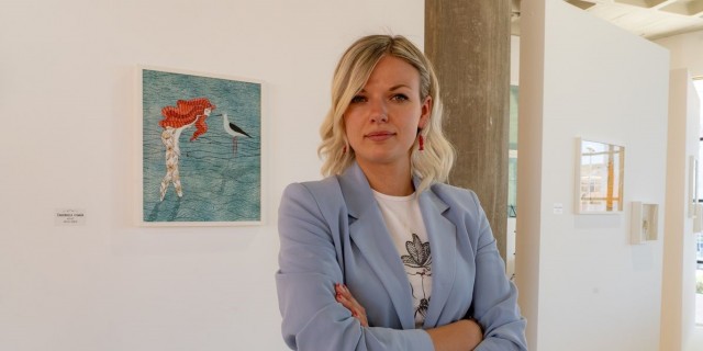 Las raíces de Valeria Duka florecen: lleva al Luzzy una interpretación artística de la flora y fauna de Cartagena
