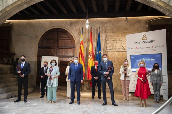 El reconocimiento a los premiados prende la mecha al primer Forinvest híbrido de la historia