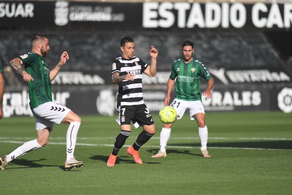 El Efesé sube cuatro puestos al ganar un duelo por la salvación con un gol de Rubén Castro (1-0)