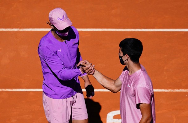 Mucho Nadal para un Alcaraz que sufre un tirón en el duelo ante su ídolo el día que cumple 18 años