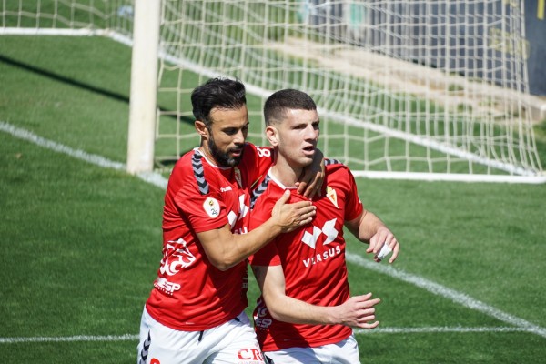 El Murcia logra un triunfo que seguramente llega tarde para alcanzar la Primera RFEF (0-1)