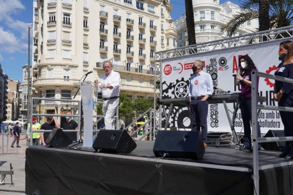 1 de Mayo en Valencia: 300 personas se concentran para reivindicar derechos laborales y pensiones dignas