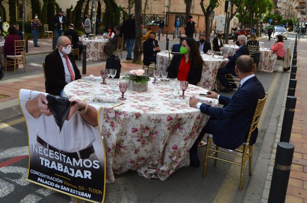 De boda en la puerta de San Esteban: los hosteleros reclaman mayor aforo en los salones de celebraciones