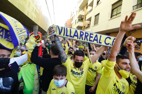Miles de gargantas ‘groguetas’ reciben al Villarreal en La Cerámica en busca de la final europea