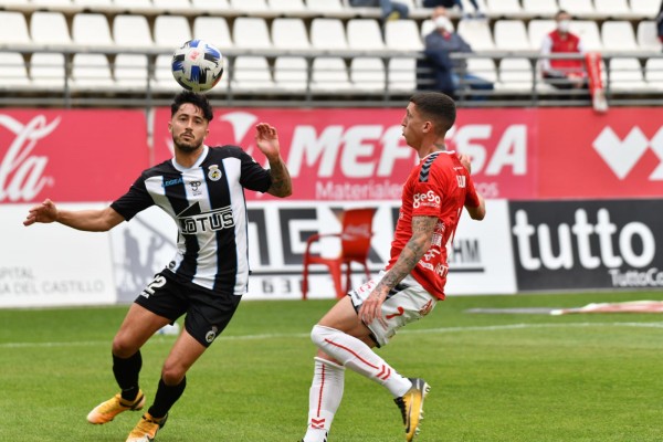 El Murcia dilapida casi todas sus opciones de llegar a la Primera RFEF y es colista del grupo (0-0)
