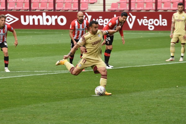 Victoria de oro para el Cartagena con gol de penalti de Elady (0-1)

