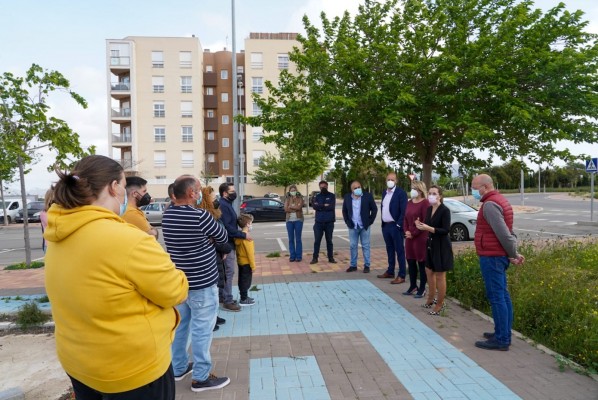 Los vecinos del residencial Buenos Aires consiguen que el servicio de autobús llegue cada 30 minutos