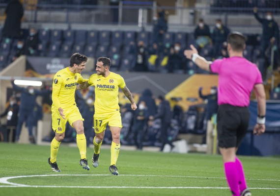 Gerard y Alcácer certifican el pase a semifinales de un Villarreal que vuelve a hacer historia