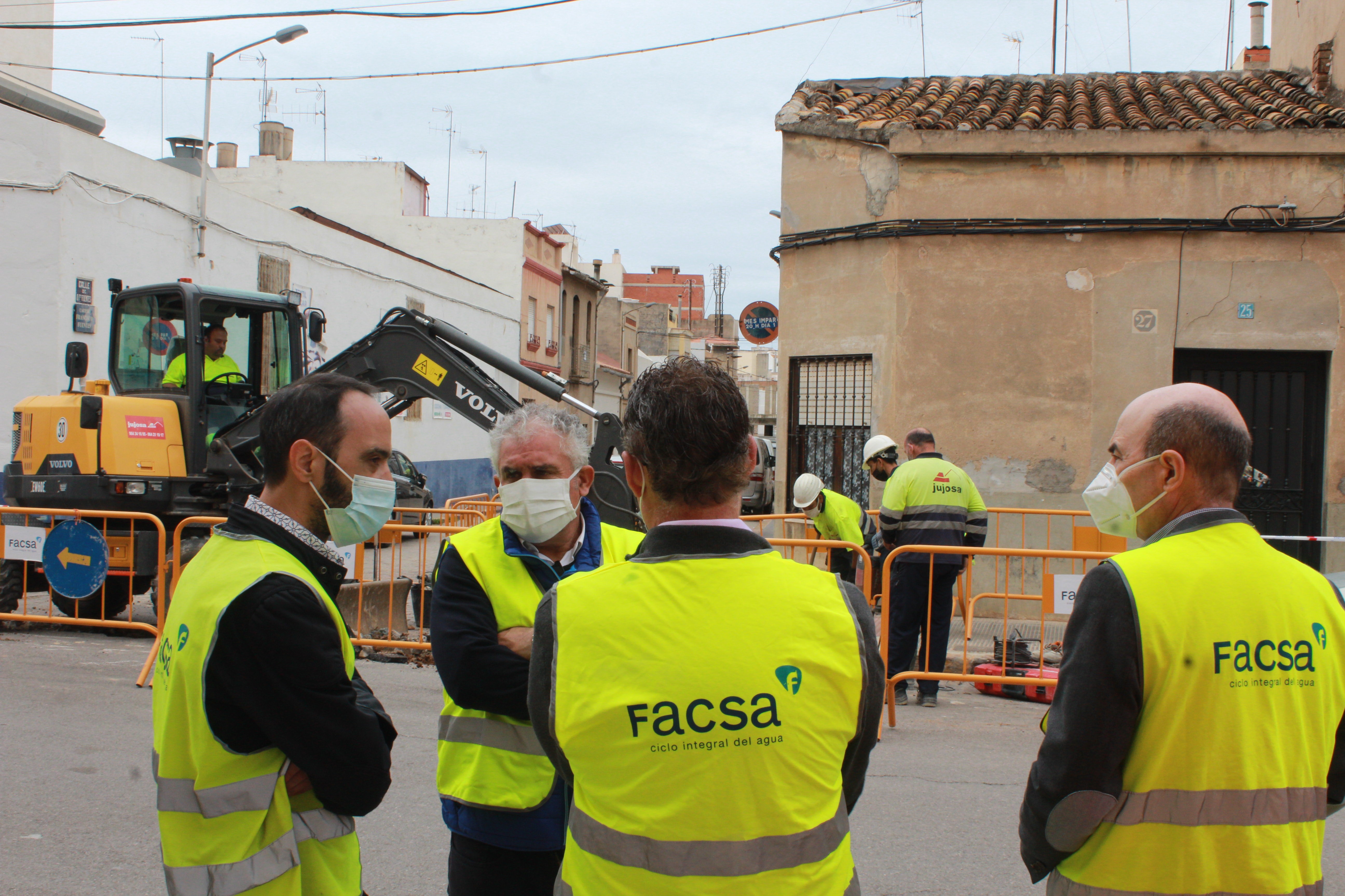 Facsa continúa con el plan de mejora de redes de abastecimiento en la avenida Nules de Borriana