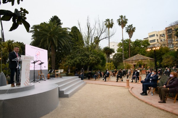 València rinde homenaje a Brines, el 