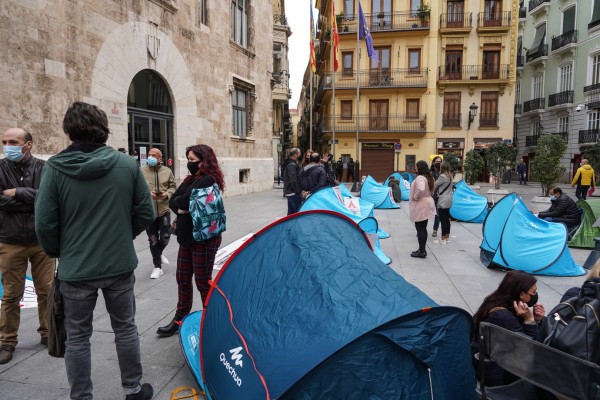 El ocio nocturno acampa ante la Generalitat y exige un plan de 50 millones tras 13 meses de 