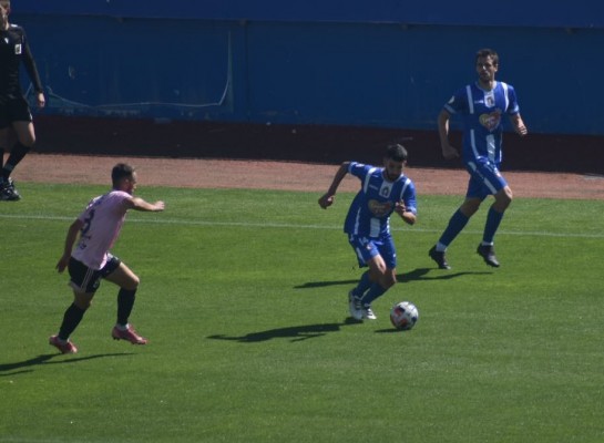 El Lorca abandona el farolillo rojo y se lo cede al Marino canario tras ganarle con remontada (2-1)
