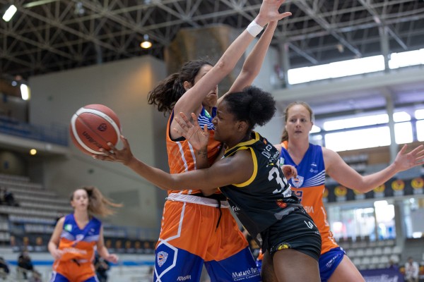 El Jairis Alcantarilla avanza en su pelea por ascender a la Liga Femenina Endesa en Leganés