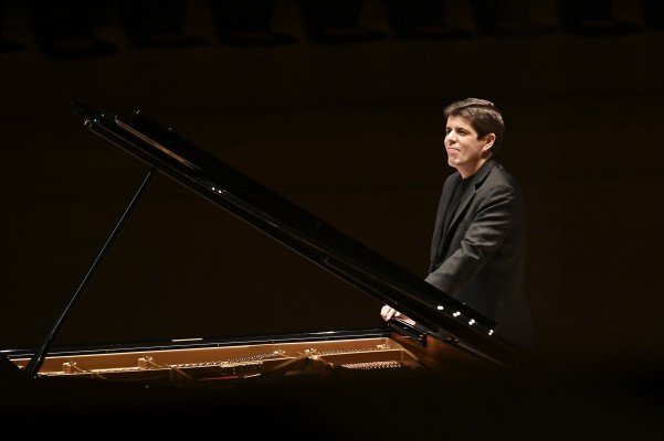 Perianes arranca en el Auditori de Castelló un abril con protagonistas de lujo al piano