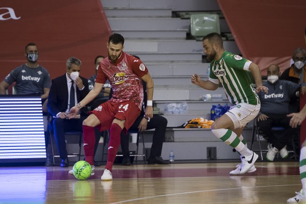 ElPozo sigue al alza y, con cuatro triunfos seguidos, iguala al Jimbee con dos partidos menos (6-1)