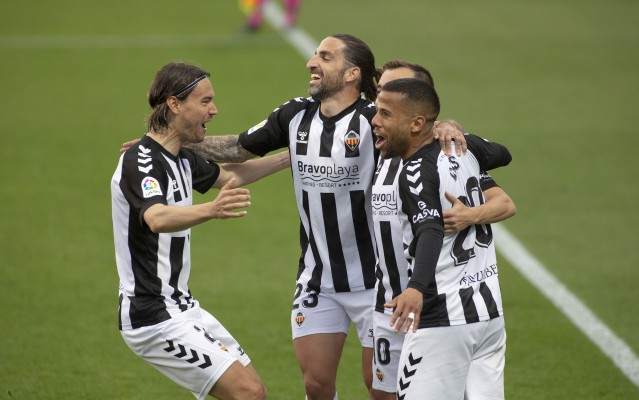 El Castellón da ante el Oviedo un paso clave hacia la permanencia... sin tirar a puerta (1-0)