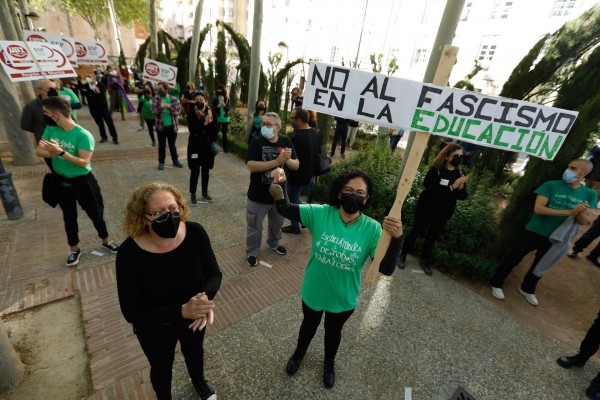 Centenares de murcianos protestan en contra de que 