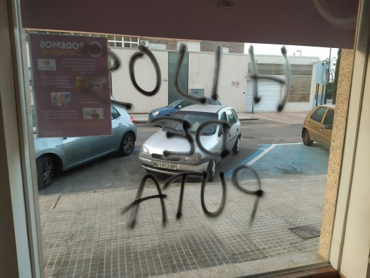Intentan quemar y llenan de pintadas con insultos la sede de Podemos Cartagena en el sexto ataque que sufre